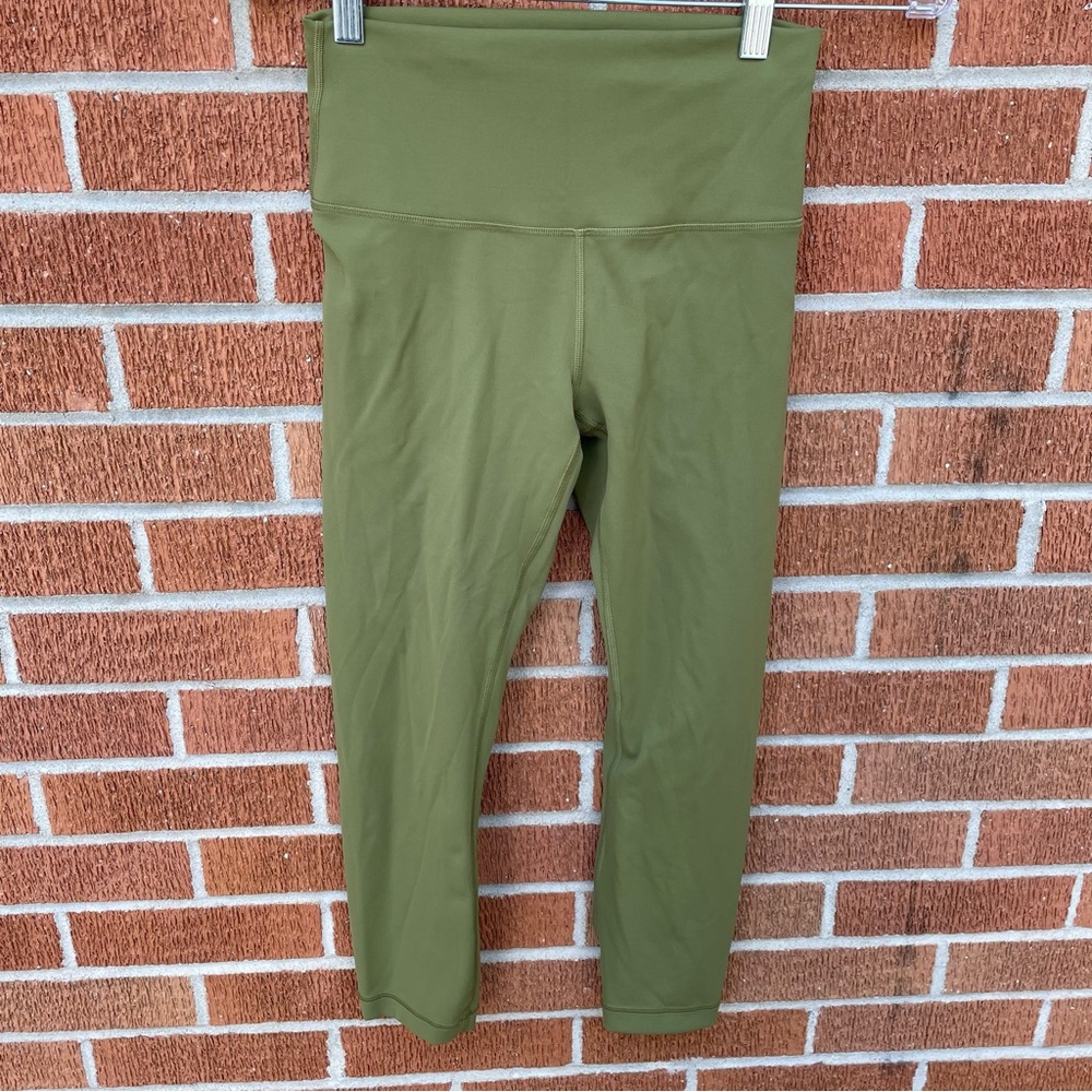 Lululemon Crop Leggings Pants 22.5” Inseam Size 6 Sage Green Yoga Workout